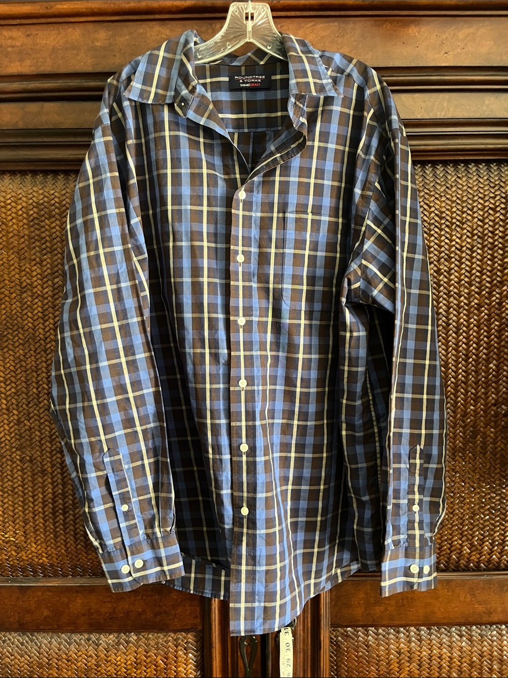 Roundtree and York Men's Navy and Brown Plaid Button-Front Shirt
